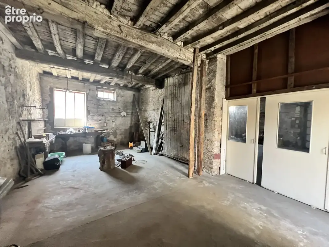 Maison de ville avec cour et dépendances - photo 14