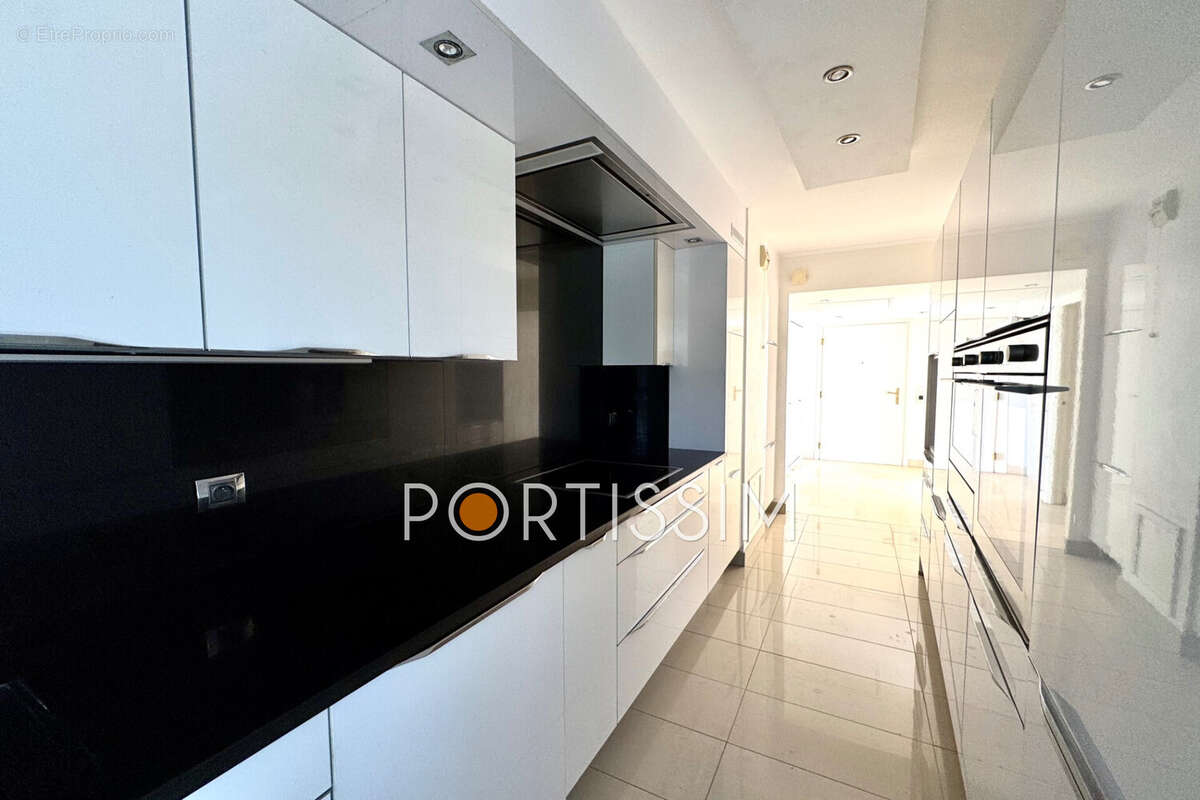 Appartement à SAINT-LAURENT-DU-VAR