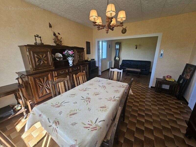 Maison à MONTROND-LES-BAINS