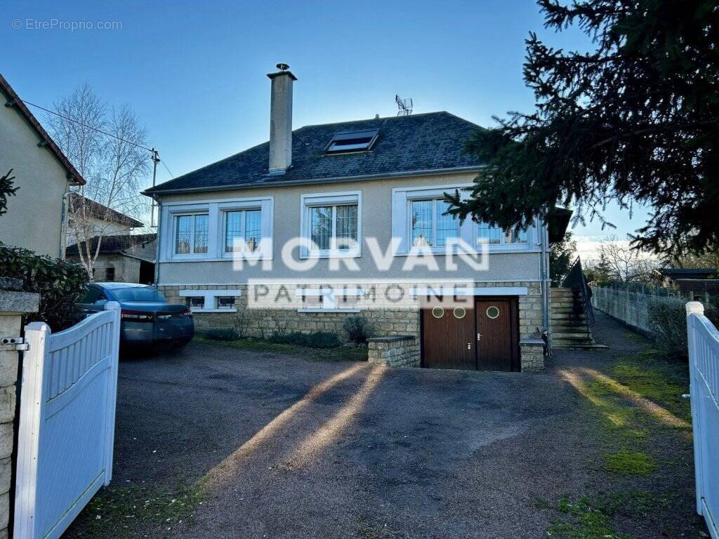 Maison à CERCY-LA-TOUR