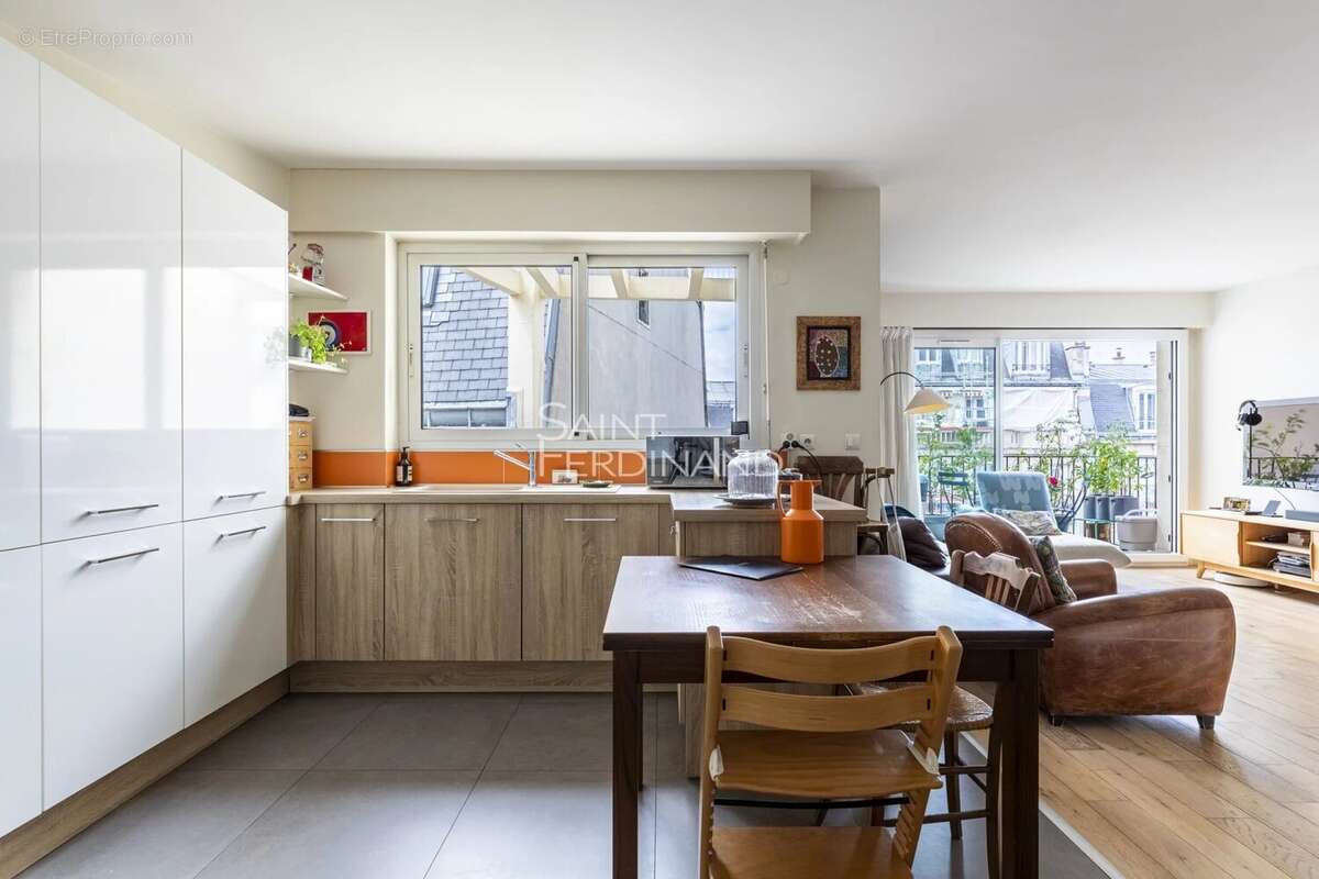 Appartement à PARIS-18E