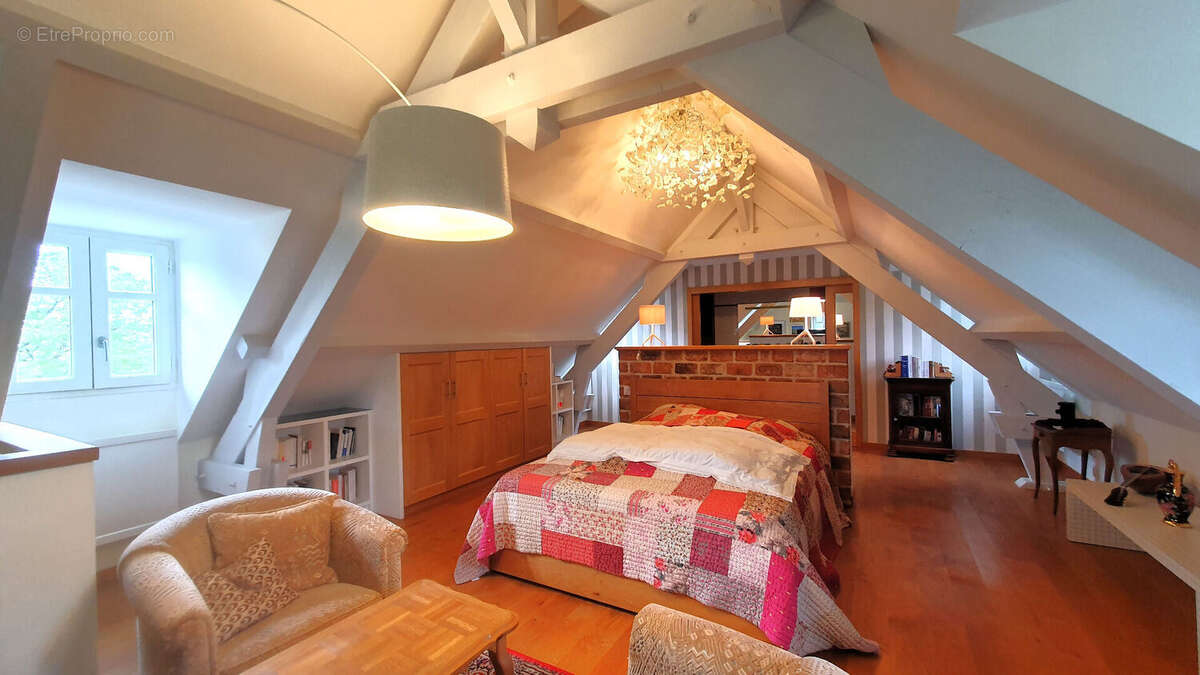LUNAC  Propriété de caractère en pierre rénovée ?220 m² habitables  Dépendances  Spa Terrain 1 805 m² - photo 9