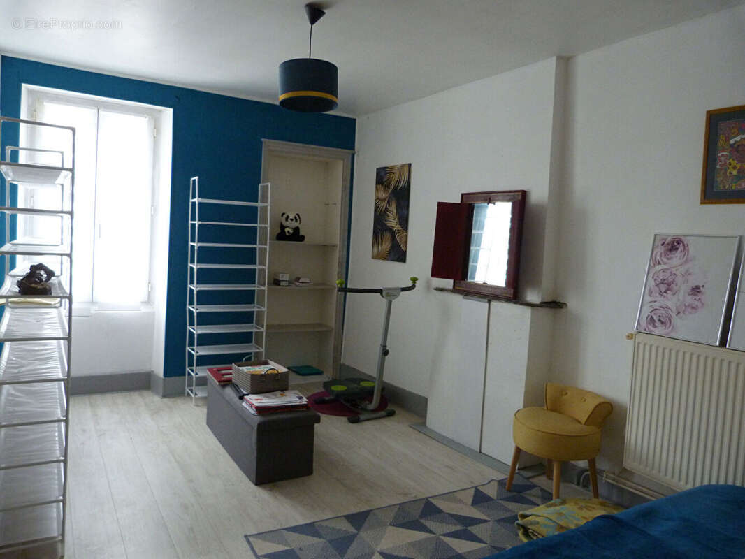 Maison à MONTIGNE-LE-BRILLANT