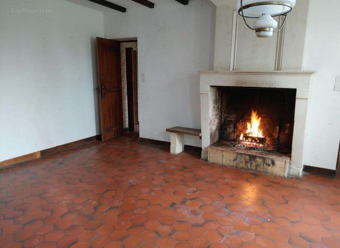 Maison à SAINT-GERMAIN-DE-LUSIGNAN