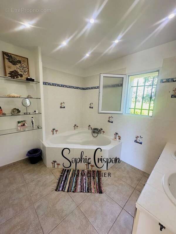 Maison à LES ADRETS-DE-L&#039;ESTEREL