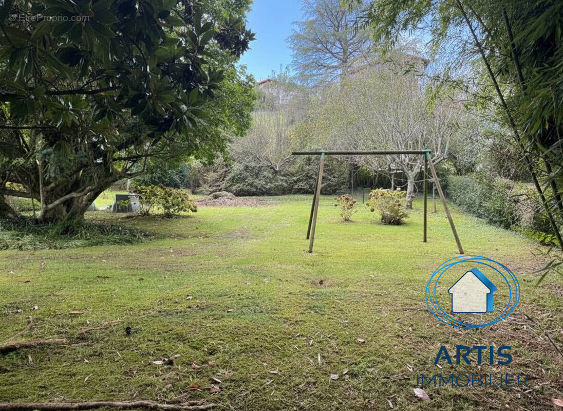 Terrain à SAINT-PEE-SUR-NIVELLE