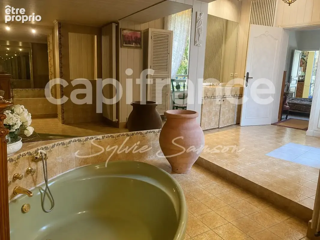 Mantes-la-Jolie – Demeure de caractère de 380 m², 14 pièces, jardin et garage - photo 26