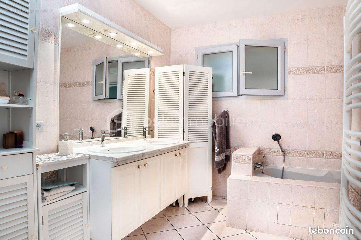 Pessac – Quartier de l’Alouette Maison familiale de plain-pied – 175 m² – Terrain 800 m² avec piscineB - photo 15