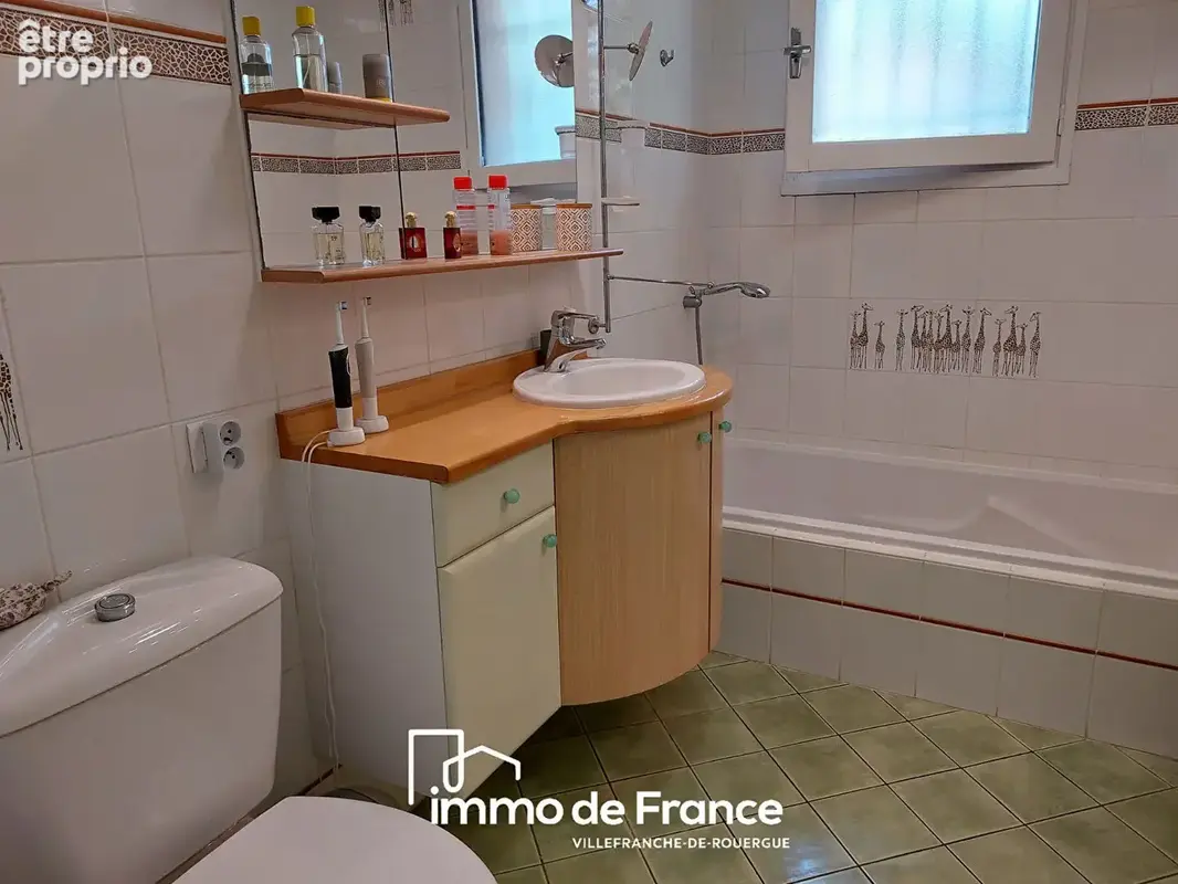 Maison de plain-pied avec piscine sur un terrain de 2 478 m² - photo 9