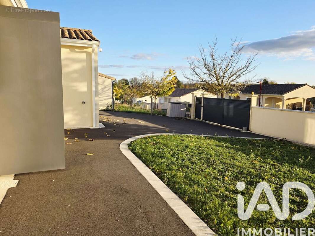 Photo 3 - Maison à ROUILLAC