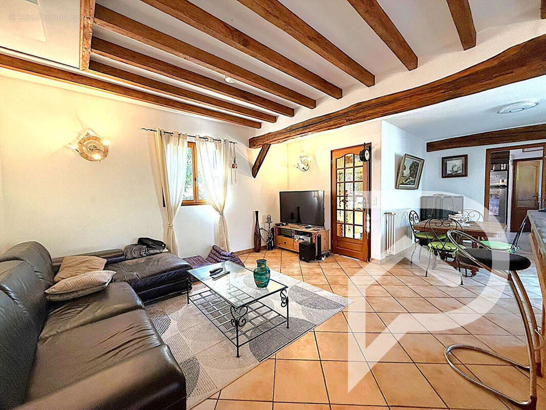 Maison à ESTREES-SAINT-DENIS