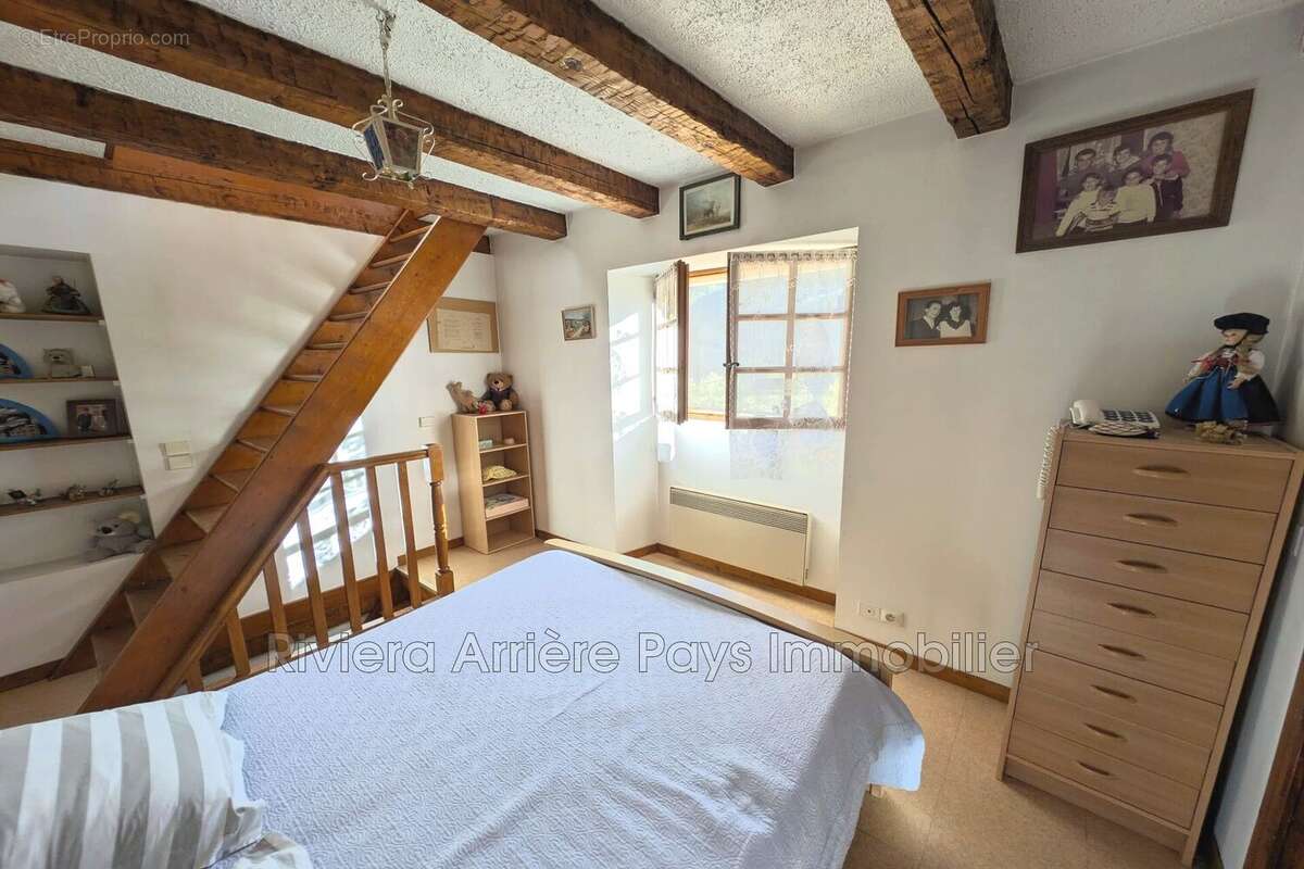 Maison à PUGET-THENIERS