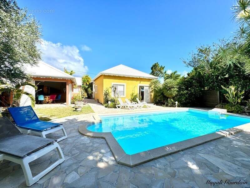 Saint-françois – à 100 mètres de la mer, ensemble immobilier de 3 villas indépendantes - photo 16