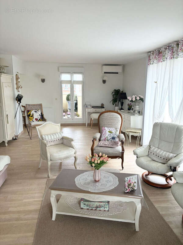 Appartement à ENGHIEN-LES-BAINS