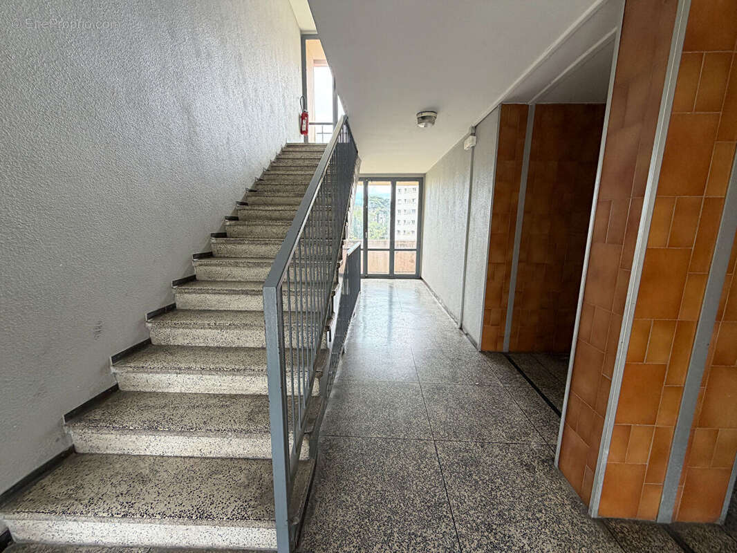A vendre - Appartement T3 avec Balcon au calme absolu  et Vue Colline ? Parc Sévigné, Marseille 13009 - photo 14
