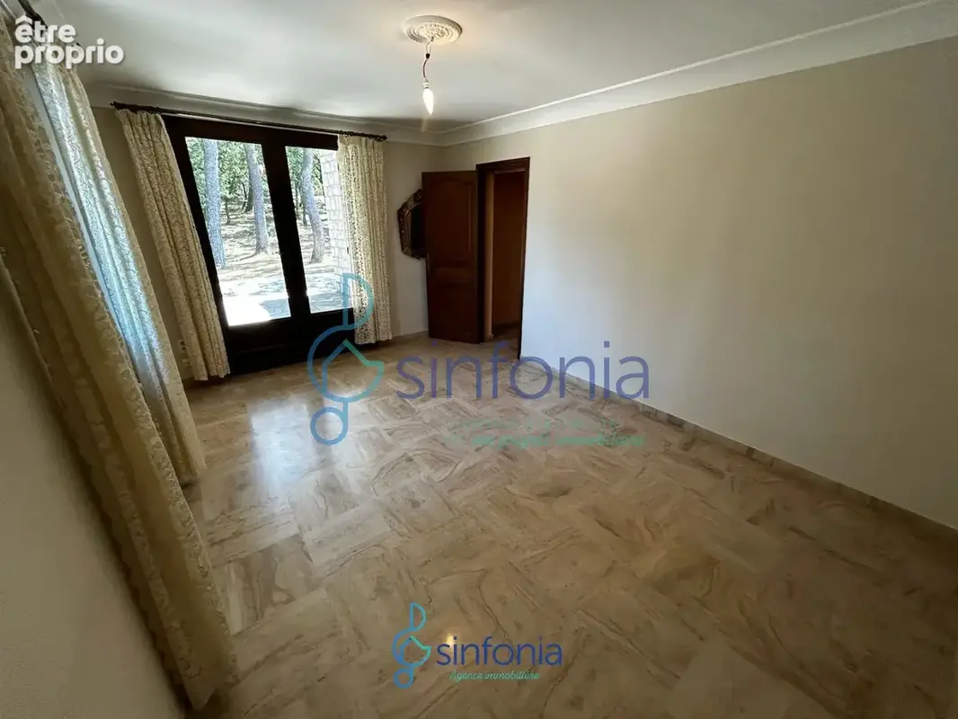 Propriété en pierre avec piscine et vue dominant - photo 15