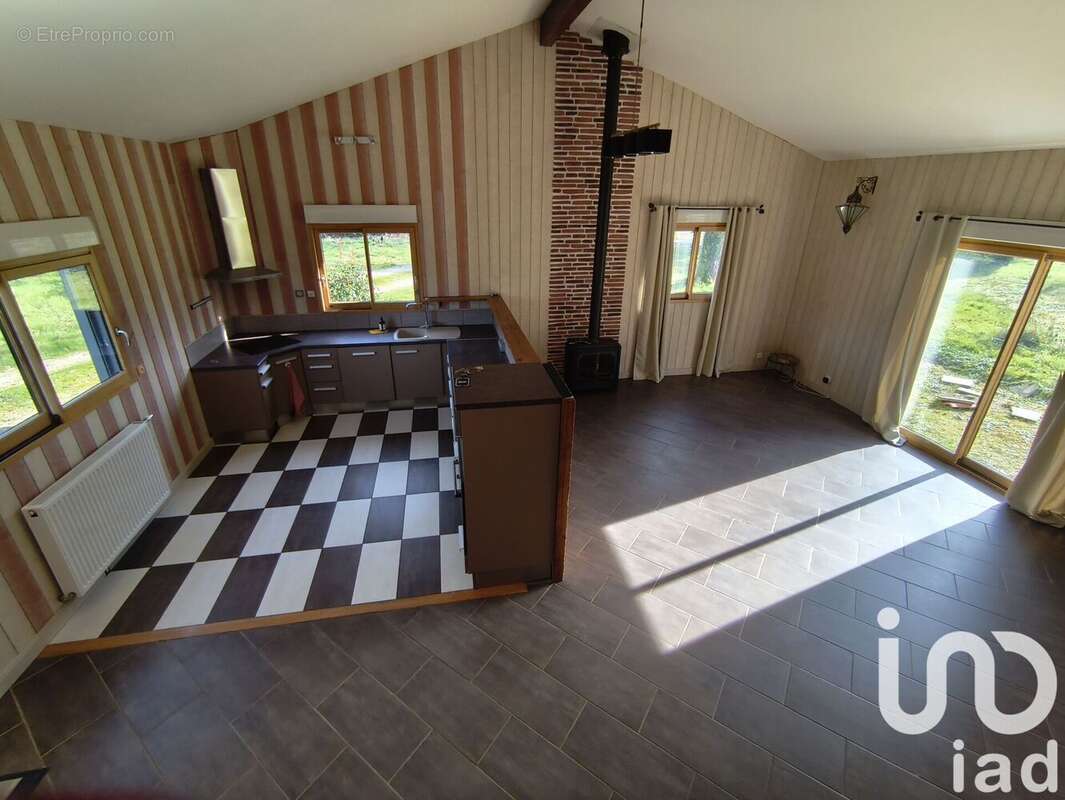 Photo 2 - Maison à LUSIGNAN