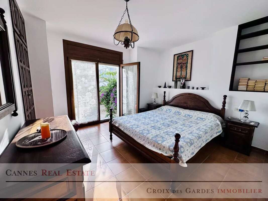 Empuriabrava – Marina : Maison 3 pièces de 162 m² avec garage traversant et place de port privée pour bateau 10 à 11 m - photo 14