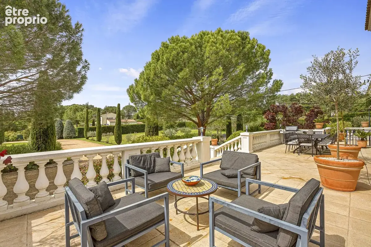 Proche Lorgues - Magnifique propriété de 218 m² + Appartement indépendant -Terrain de 8000m² - photo 10