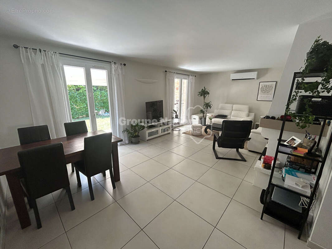 Maison de plain-pied 3 chambres + annexe sur parcelle arborée de 876 m² avec piscine et garage - Carpentras - photo 4