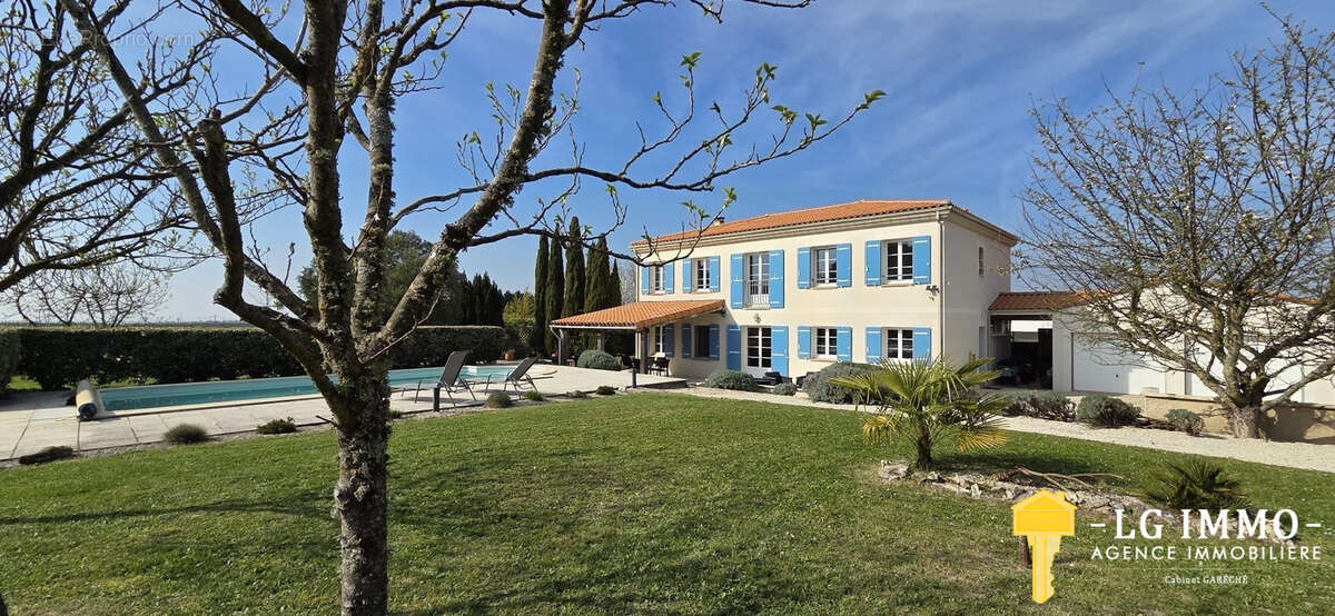Maison à MORTAGNE-SUR-GIRONDE