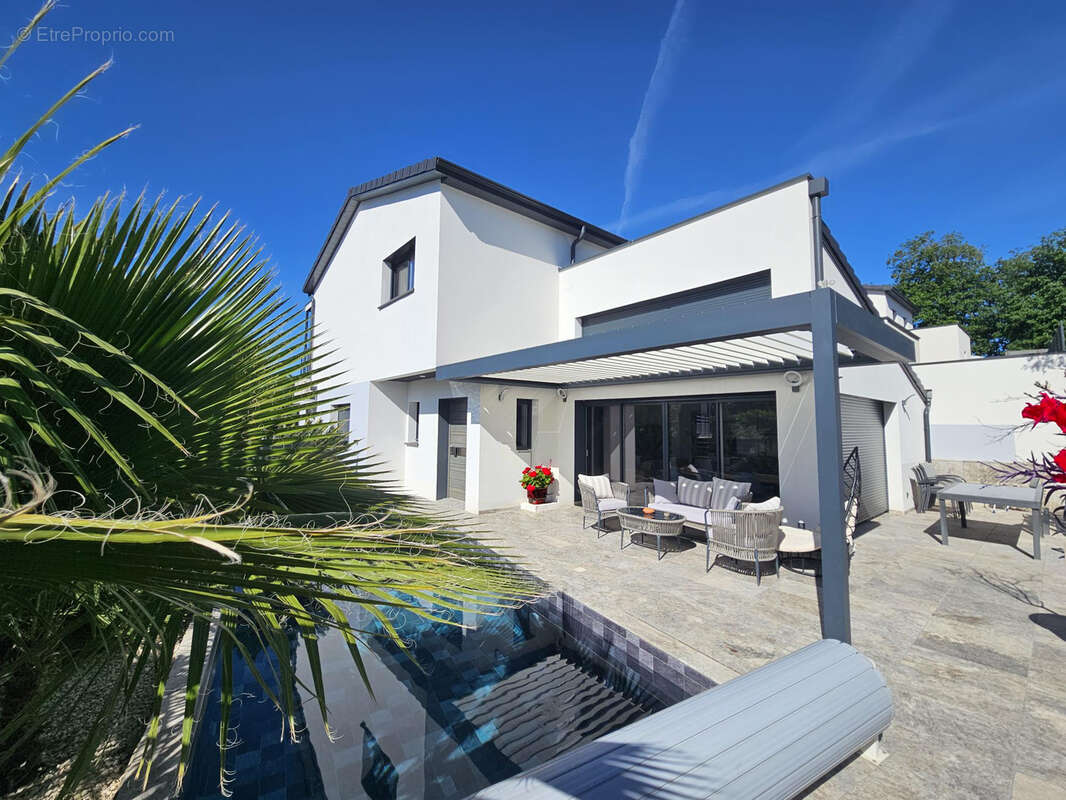 Maison à SALAISE-SUR-SANNE