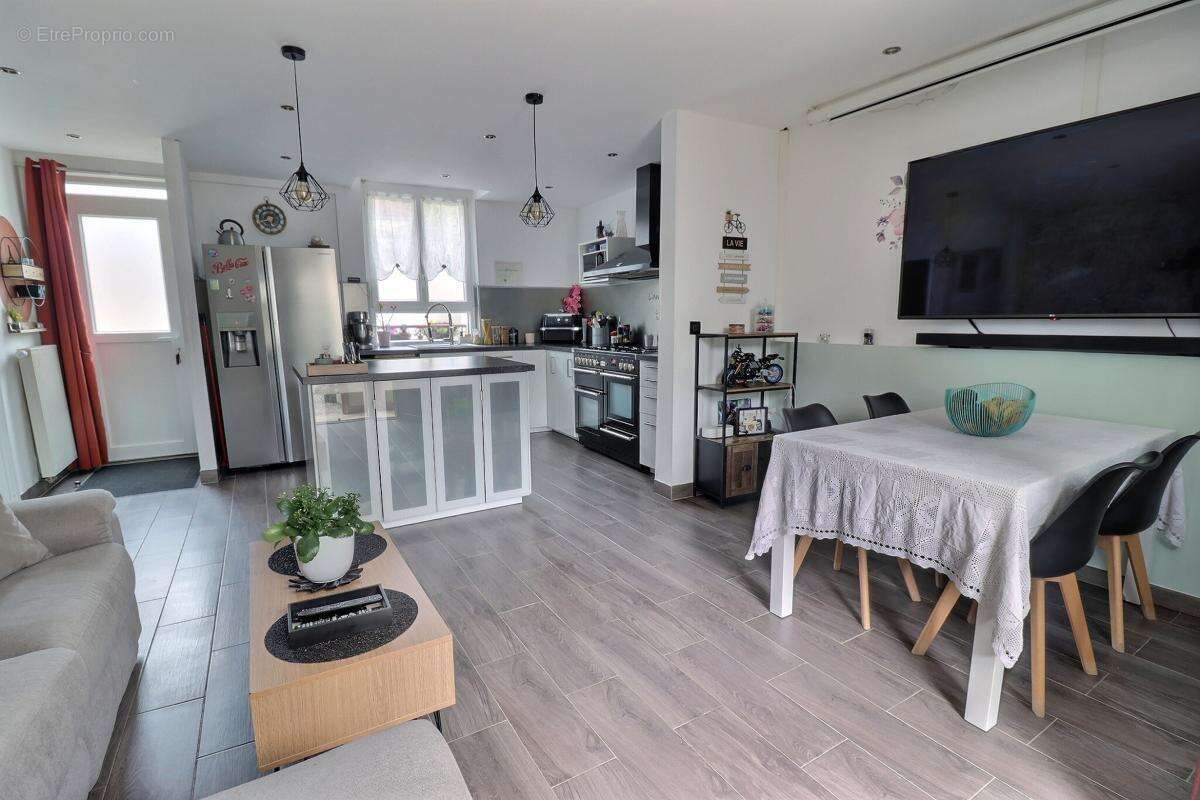 Maison à COUPVRAY