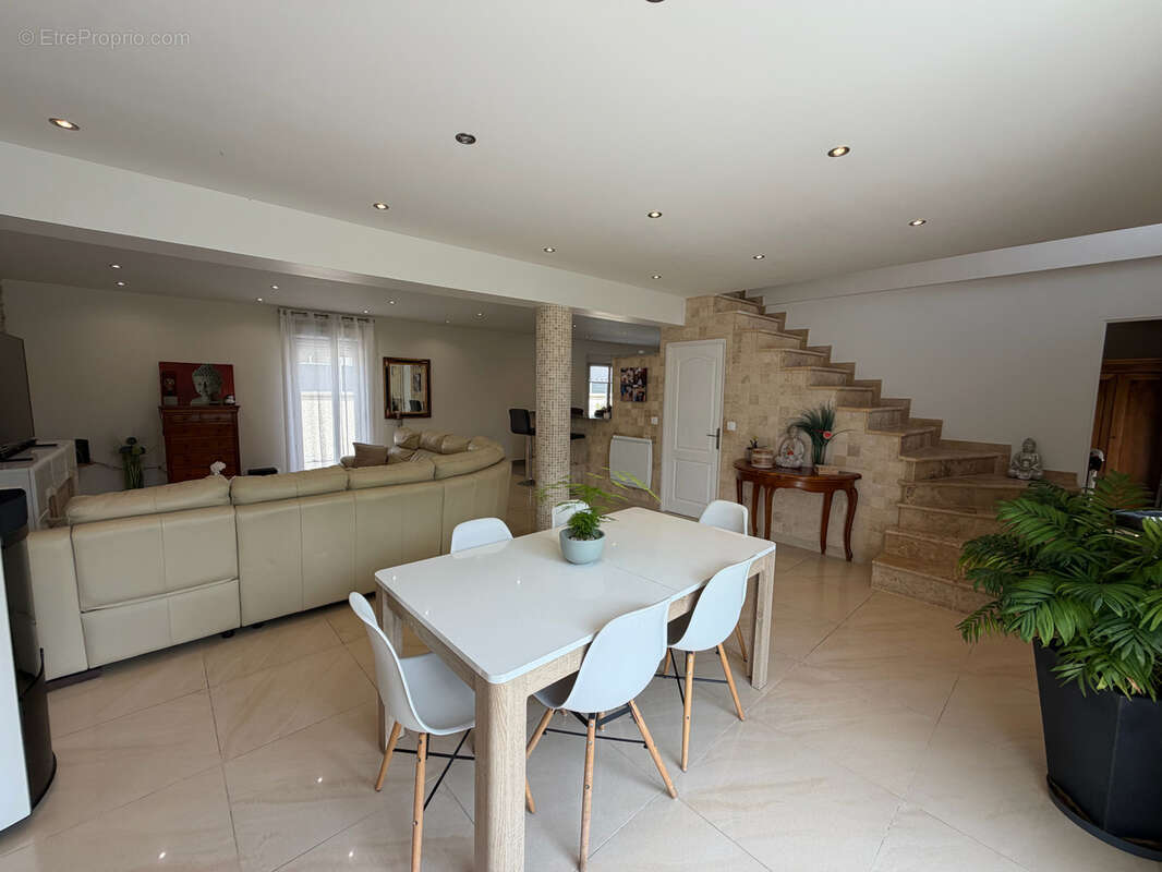 Maison à HOUDAN