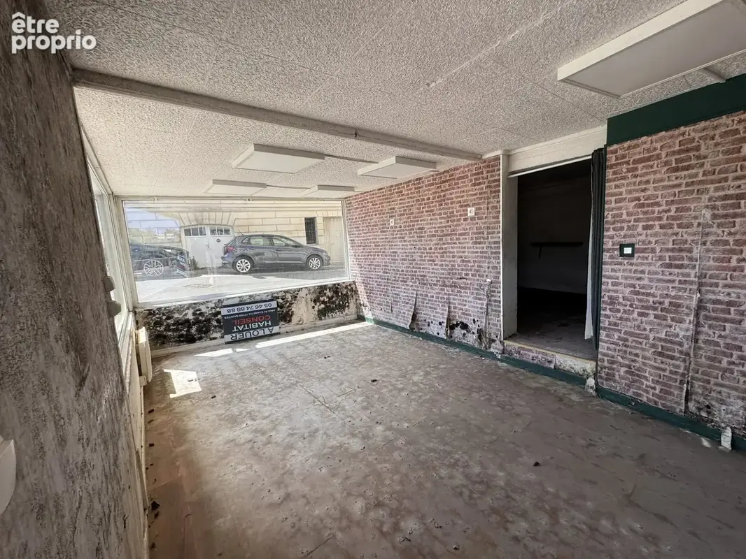 Commerce 35 m² à vendre à Saintes (17100) - photo 2