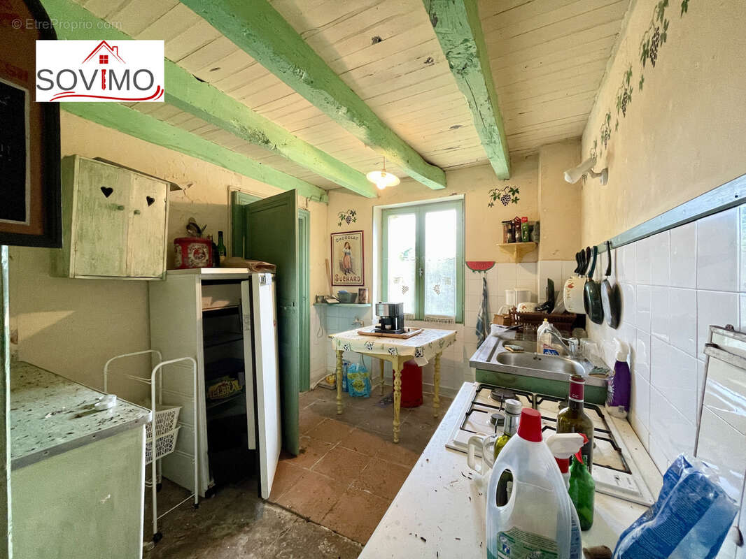 Au coeur d'un petit hameau, authentique maison de caractère indépendante, a rénover, avec terrain attenant - photo 2