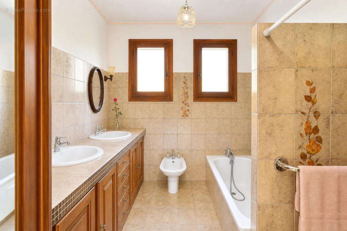 Maison spacieuse avec appartement à Pont-du-Casse - photo 16
