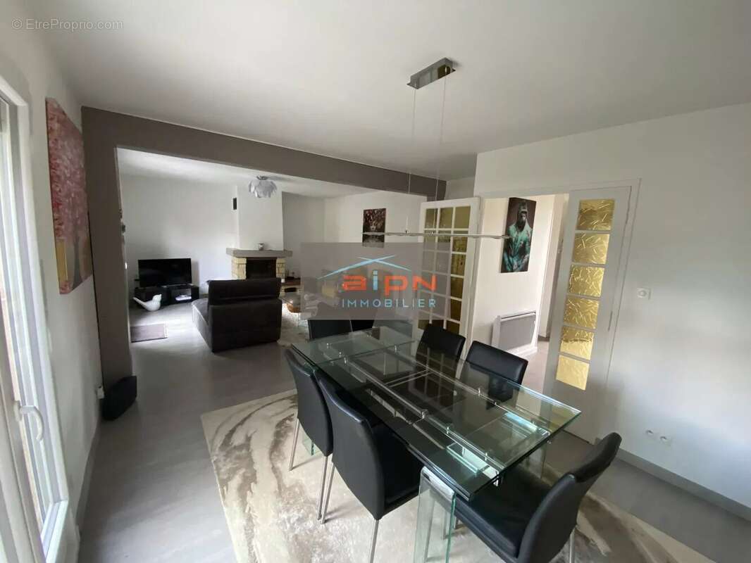 Maison à SAINT-ETIENNE-DU-ROUVRAY