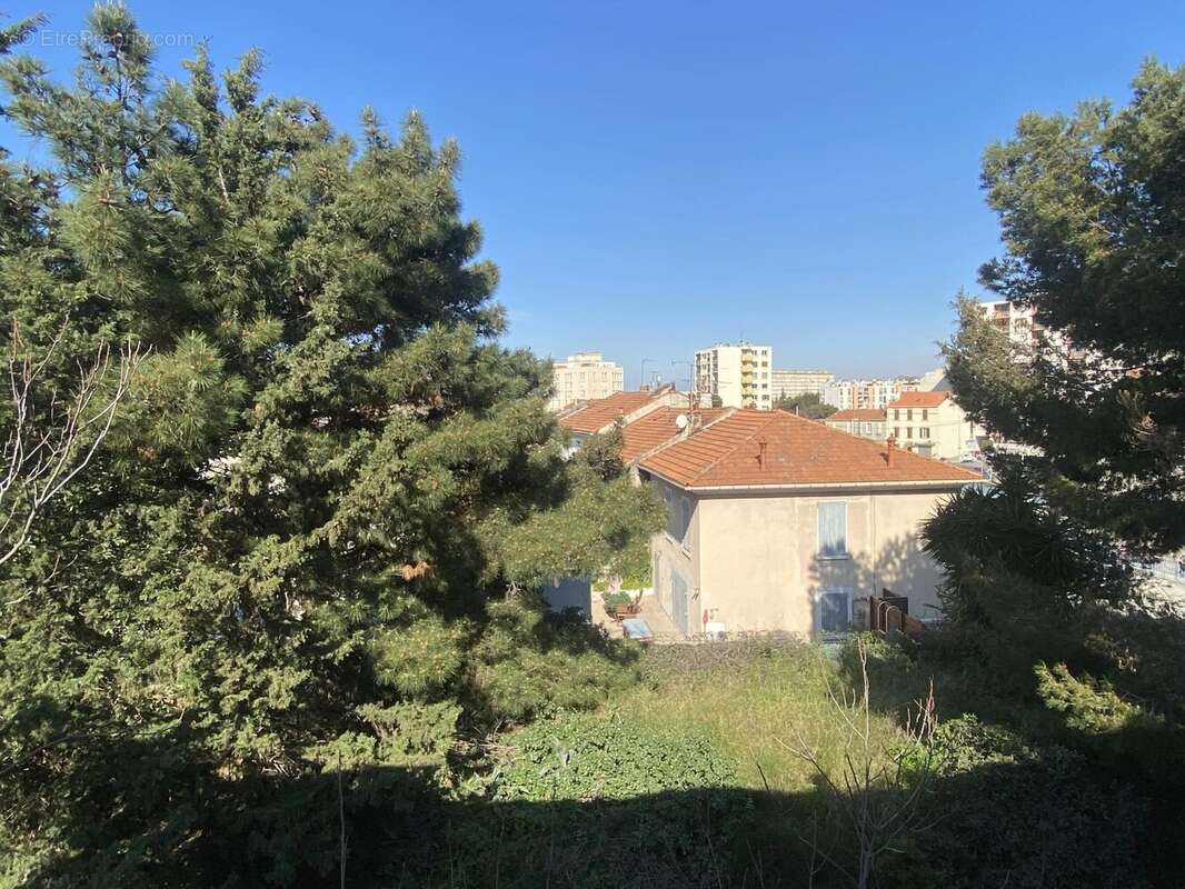 Appartement à MARSEILLE-4E