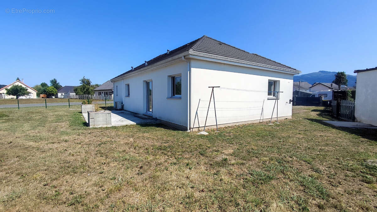 Maison recente dans petit village proche oloron - photo 3