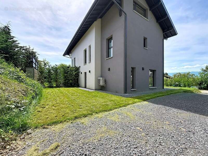 CHENS-SUR-LÉMAN – Maison jumelée type T4, magnifique vue lac, calme absolu - photo 17