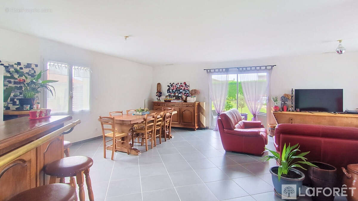 Maison Pompignac 4 pièce(s) 100 m2 / 792 m² de terrain - photo 2