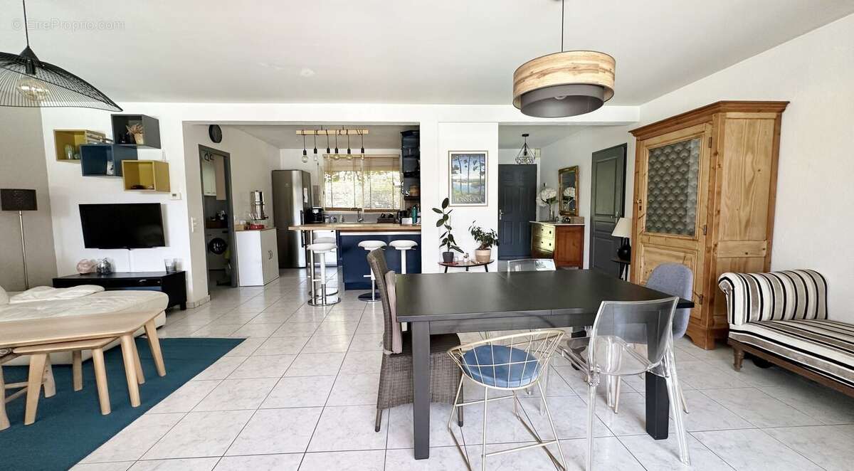 GOLF ET CENTRE VILLE VILLA A PIED POUR CETTE VILLA DE 6 Pièces de 150 m2 sur une parcelle de 800 m2 avec piscine - photo 10