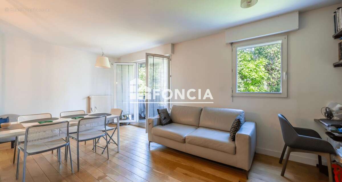 Appartement à FRESNES