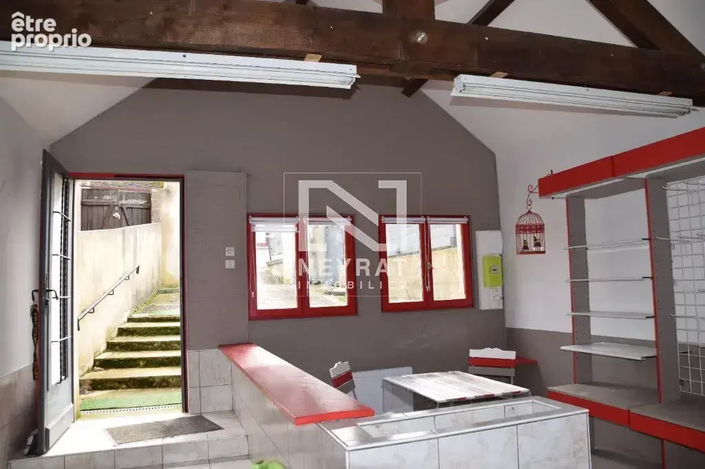 SAULIEU - immeuble avec Local commercial 230m² dans la rue principale - photo 2