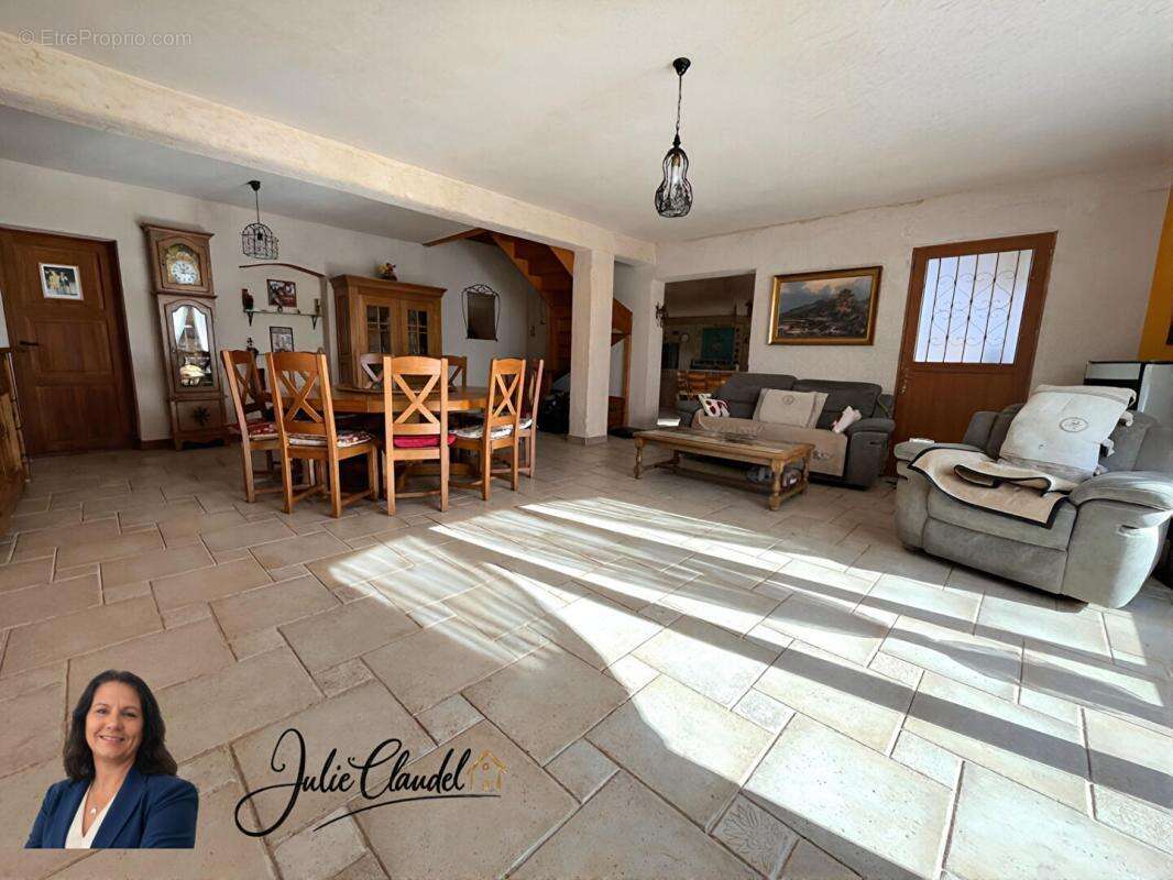 Maison à CHATEAUDOUBLE