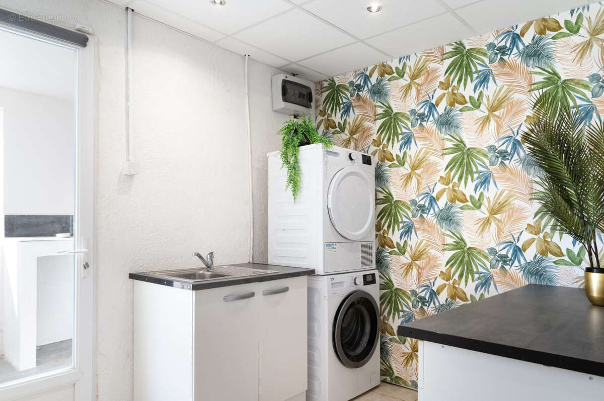 Maison à SAINT-LAURENT-DE-LA-SALANQUE