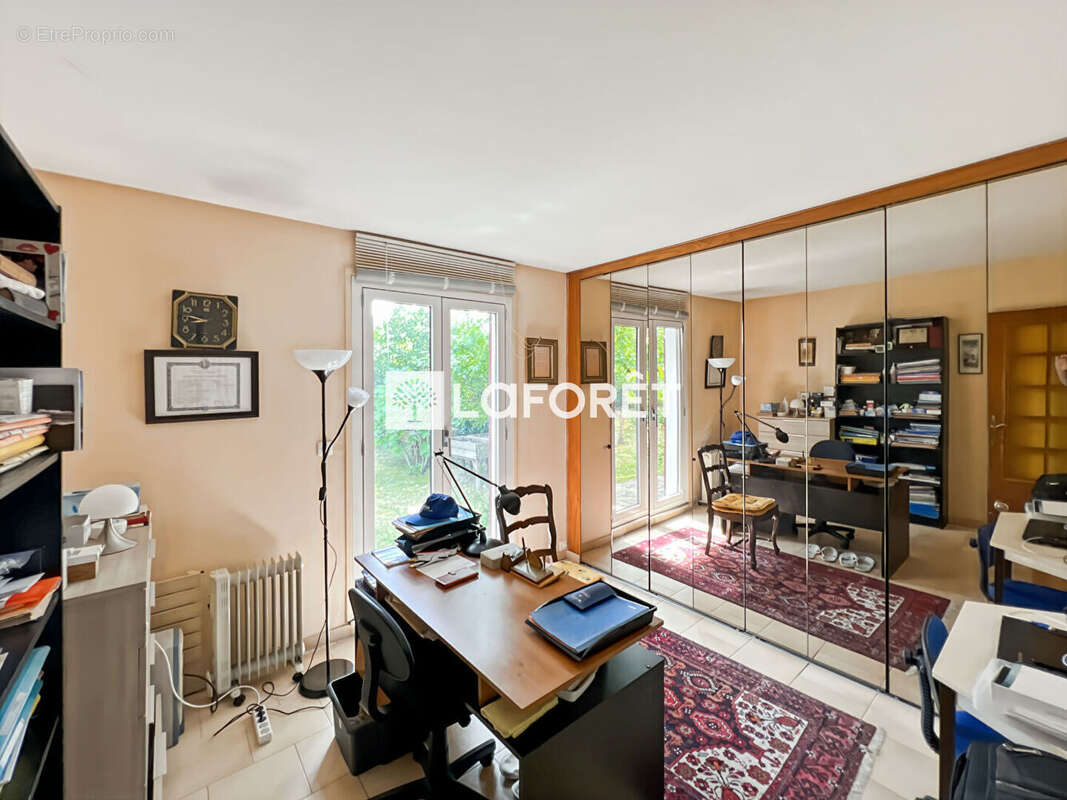 MENNECY - Village Levitt - Maison familiale indépendante 7 pièces - 137 m² - Terrain de 680 m² - photo 18