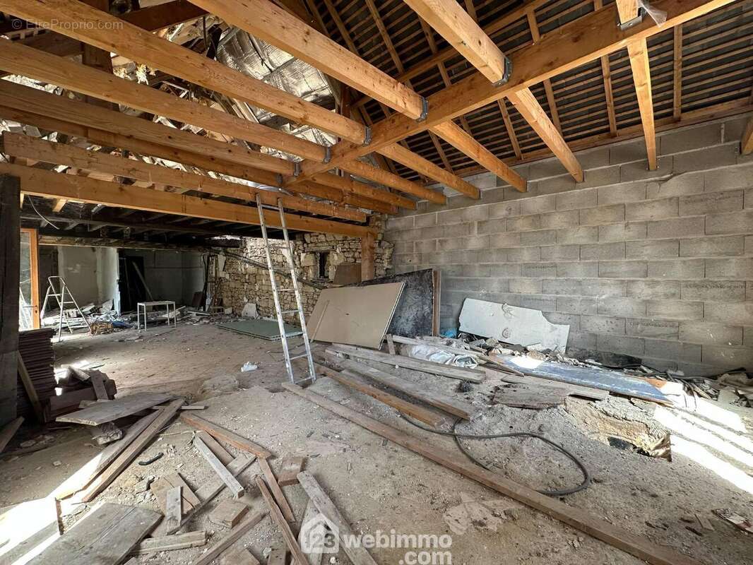 D&#039;une surface de 140 m² - Maison à CHERET