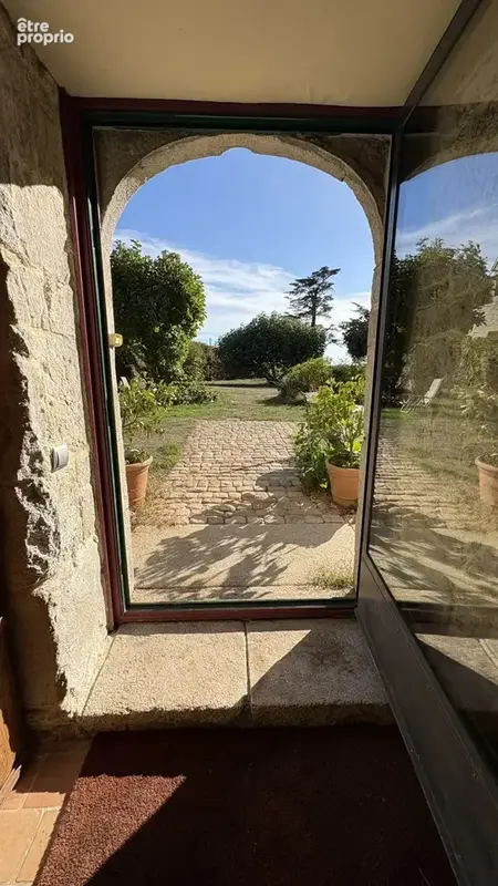 Manoir du xv ème avec dépendances - photo 24