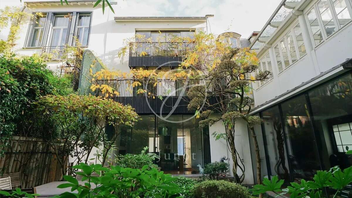 Maison à NEUILLY-SUR-SEINE