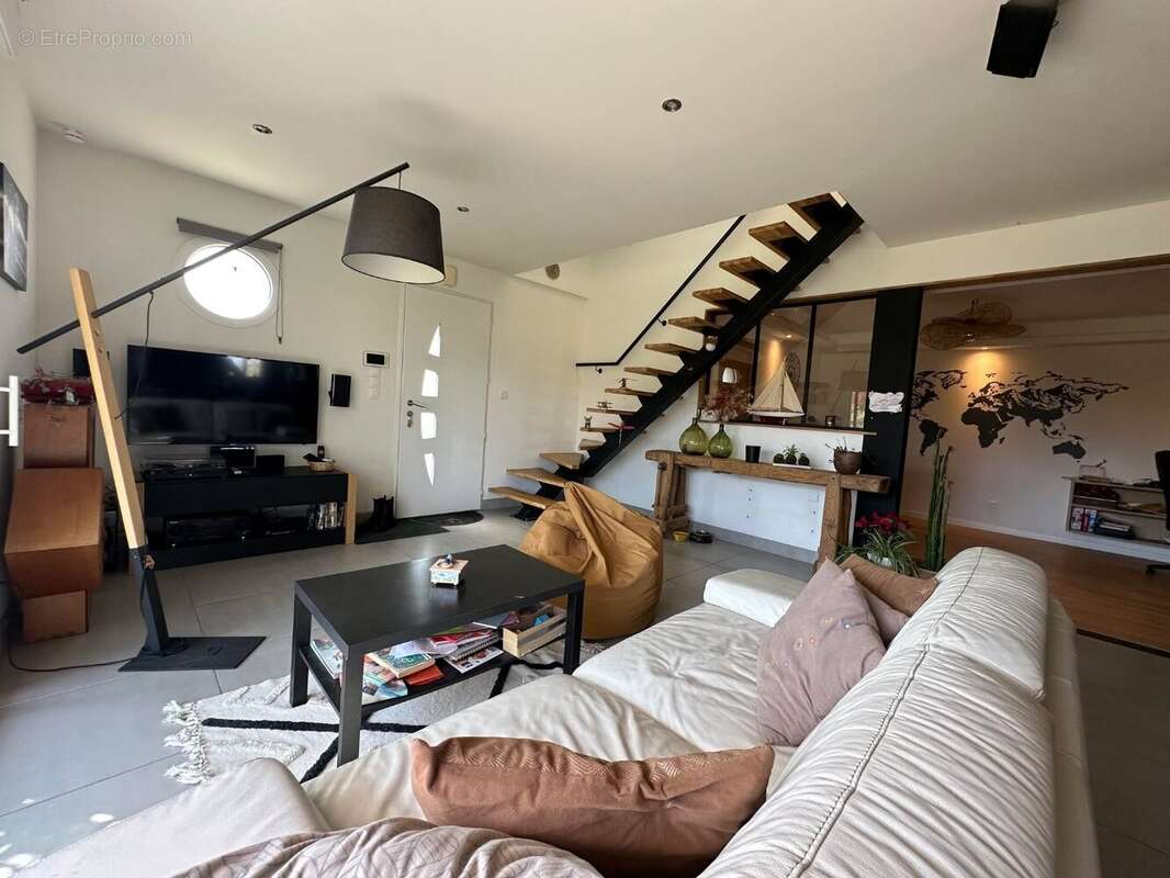 Maison à SAINT-LAMBERT-DU-LATTAY