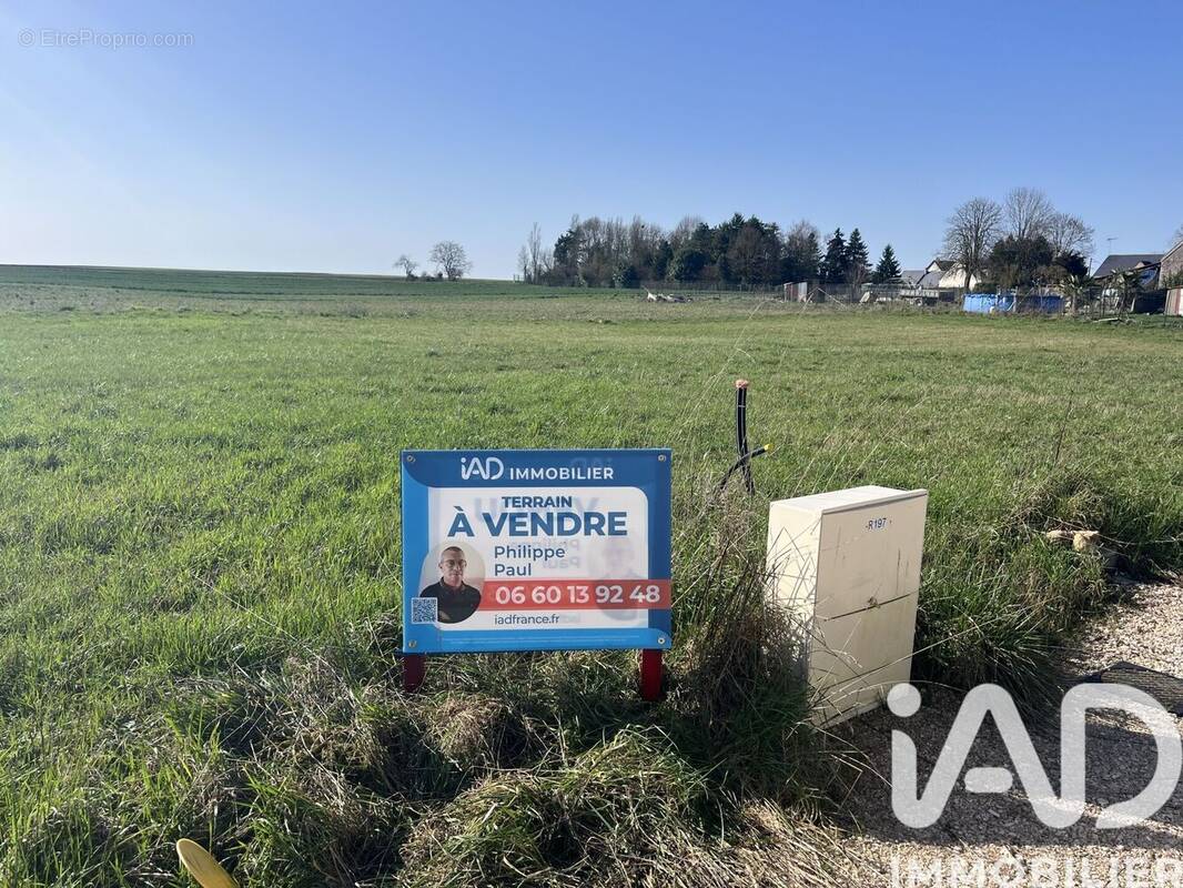 Photo 1 - Terrain à CRAVANT