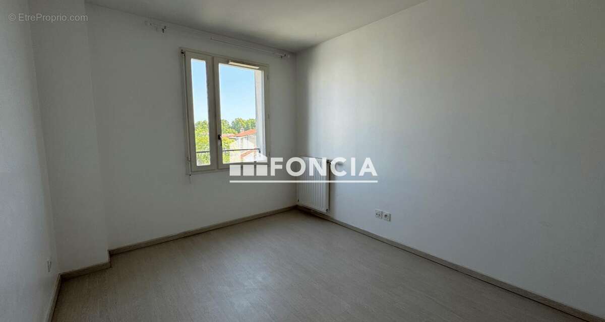 Appartement T3 68m2 en dernier étage avec extérieur et parking BASSIN à FLOT - photo 5