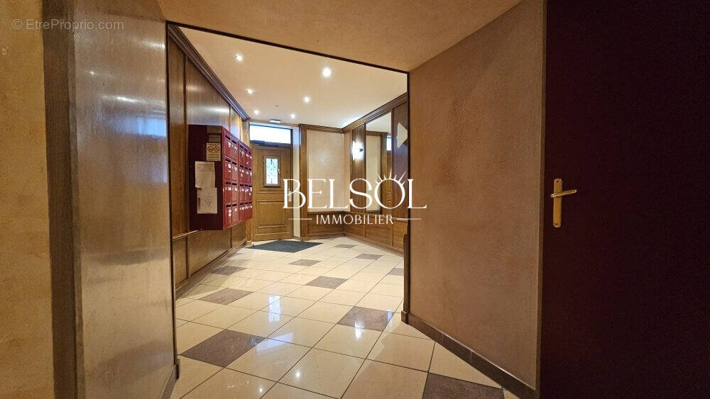 Passez les portes de cette somptueuse résidence Belle Époque et découvrez - Appartement à AIX-LES-BAINS