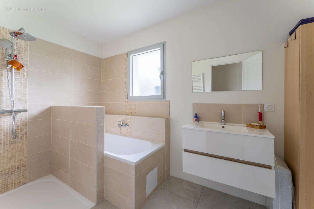 Maison à CAMBLANES-ET-MEYNAC